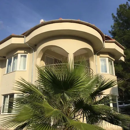 Infinity Lake Side Villa *
